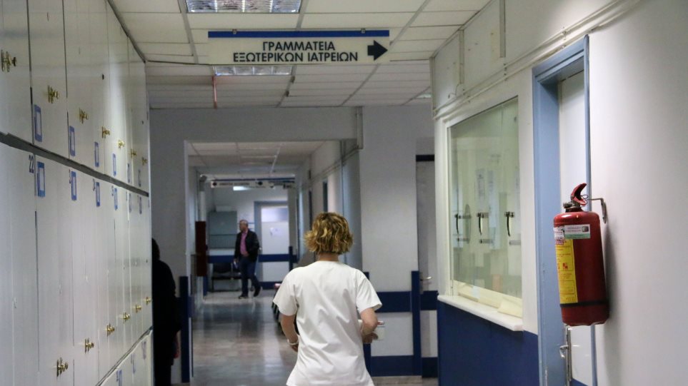 Με υποχρεωτικές μετακινήσεις γιατρών το υπουργείο Υγείας προσπαθεί να καλύψει κενά στα νοσοκομεία