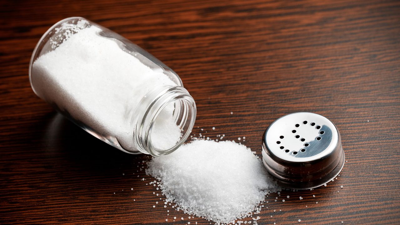 Ατοπική δερματίτιδα: Μήπως να «κόβατε» το πολύ αλάτι;