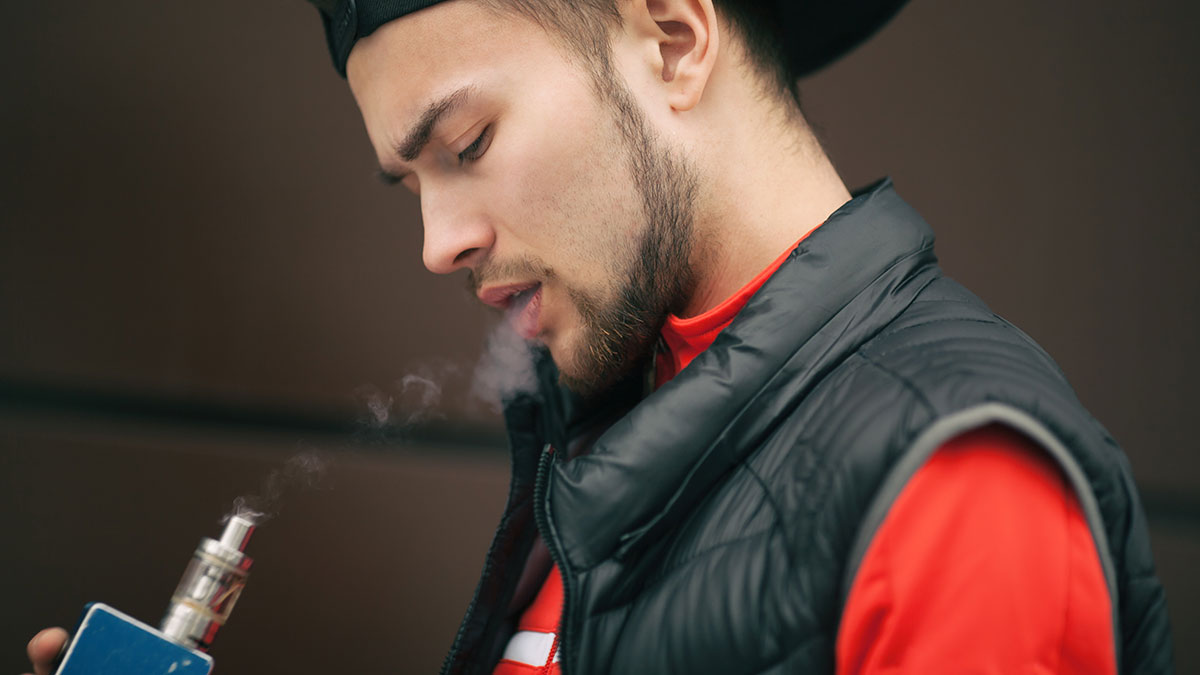 Πνεύμονες: Το ηλεκτρονικό τσιγάρο προκαλεί συριγμό