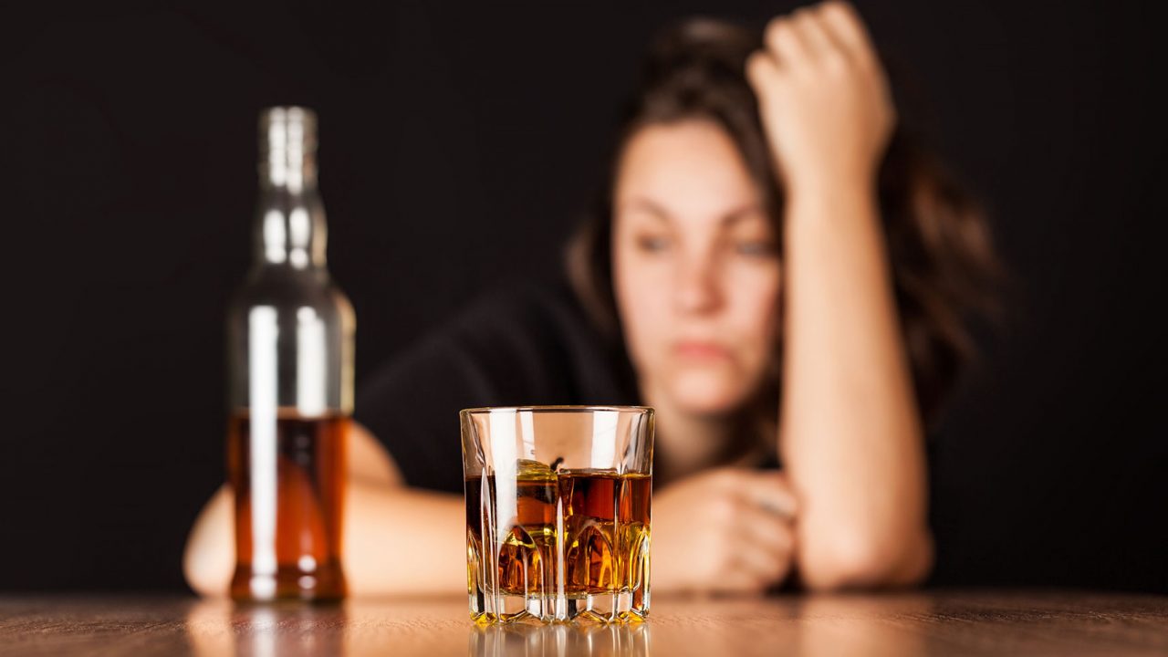 Αλκοόλ: Πώς βλάπτει και όσους δεν πίνουν