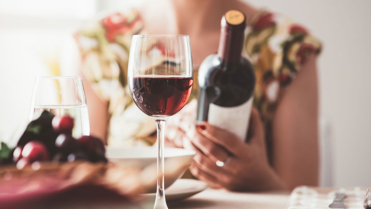 Μα παχαίνει το κρασί; Η απάντηση θα σας εκπλήξει