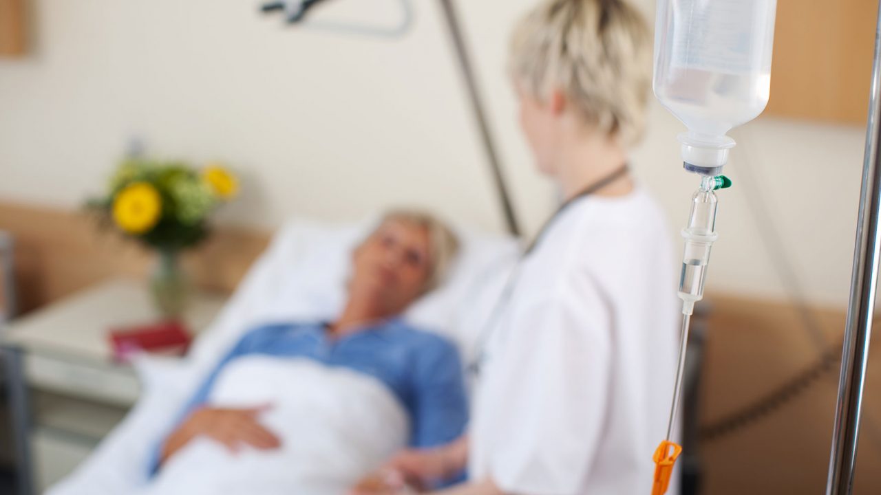 Αποκλειστική νοσοκόμα: Τι καλύπτουν οι ασφαλιστικές εταιρίες και ο ΕΟΠΥΥ