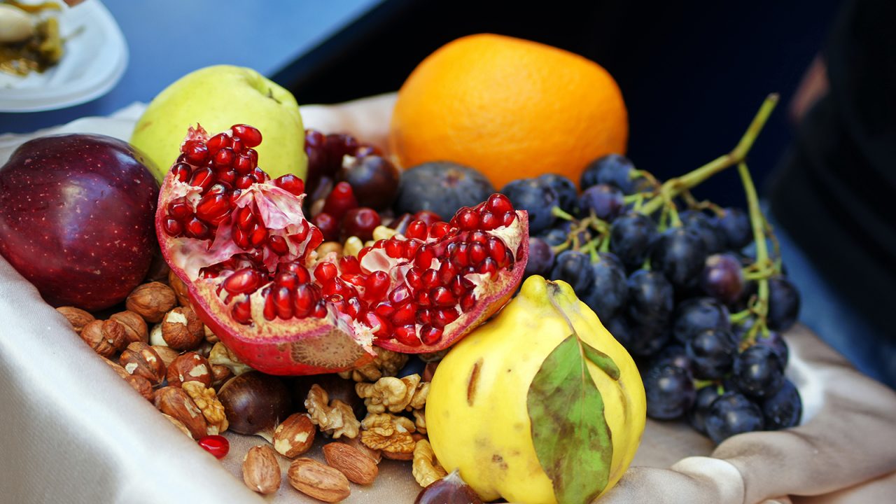 Το νόστιμο φρούτο που προστατεύει από καρδιοπάθειες