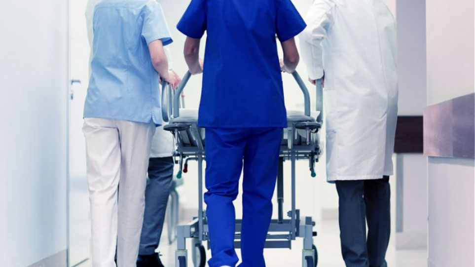 Πανελλήνιος Ιατρικός Σύλλογος: «Οι γιατροί πρέπει να αξιοποιηθούν, όχι να αφήνονται να φεύγουν στο εξωτερικό»