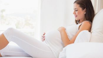 Εγκυμοσύνη: Η εναλλακτική μέθοδος που ανακουφίζει τους πόνους στη μέση