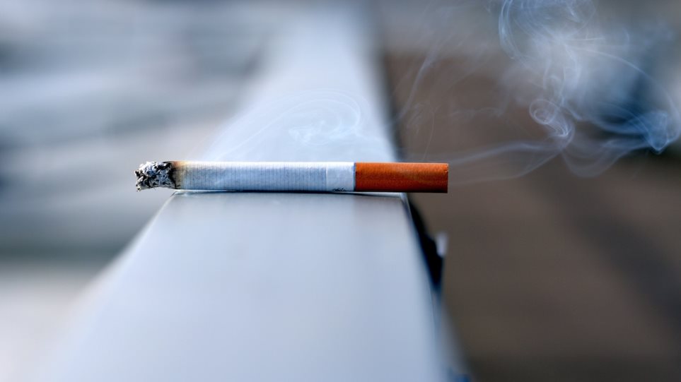 Οι Έλληνες «κόβουν» το κάπνισμα – Τι δείχνουν τα τελευταία στοιχεία