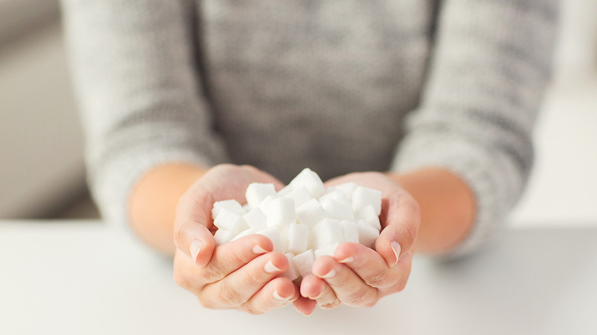 Ξέρετε πόσα κουταλάκια ζάχαρη τρώτε την ημέρα; Πού κρύβονται τα σάκχαρα