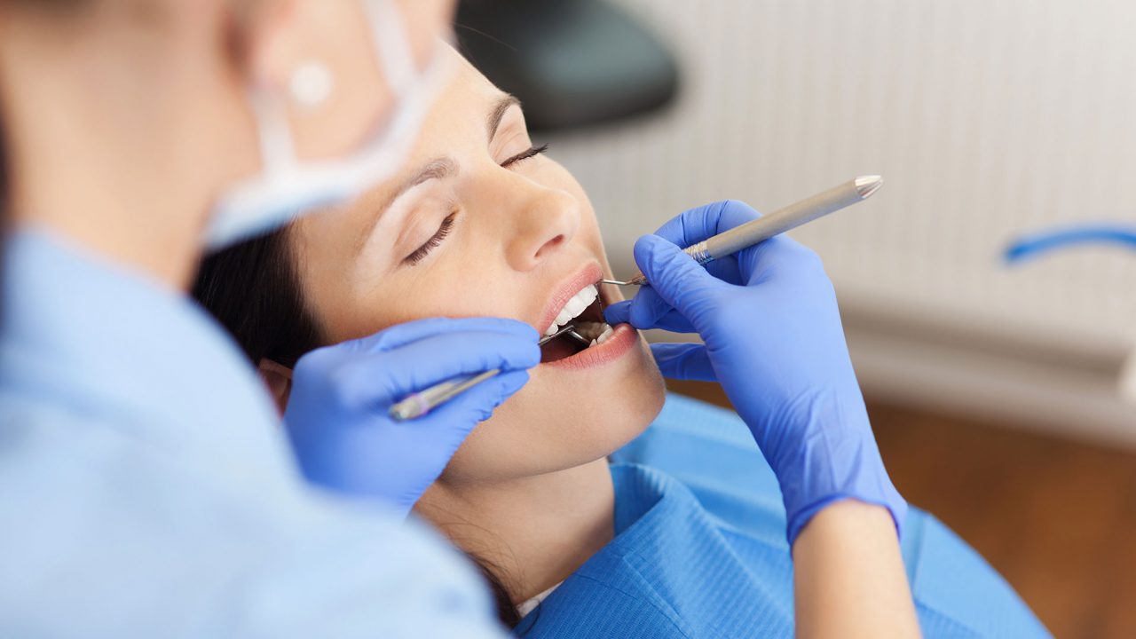 Κορωνοϊός – Μόλυνση: Πόσο κινδυνεύουμε από την επίσκεψη στον οδοντίατρο