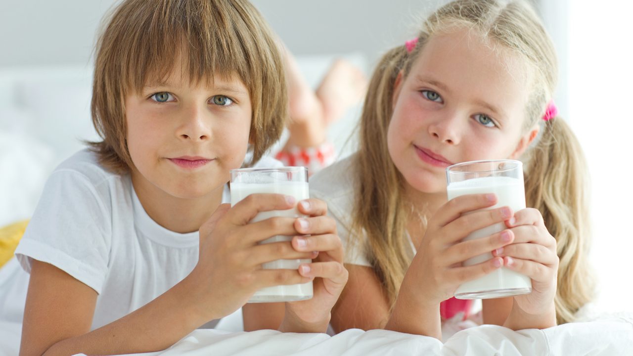 Γάλα με όλα του τα λιπαρά ή άπαχο; Τελικά ποιο μας αδυνατίζει