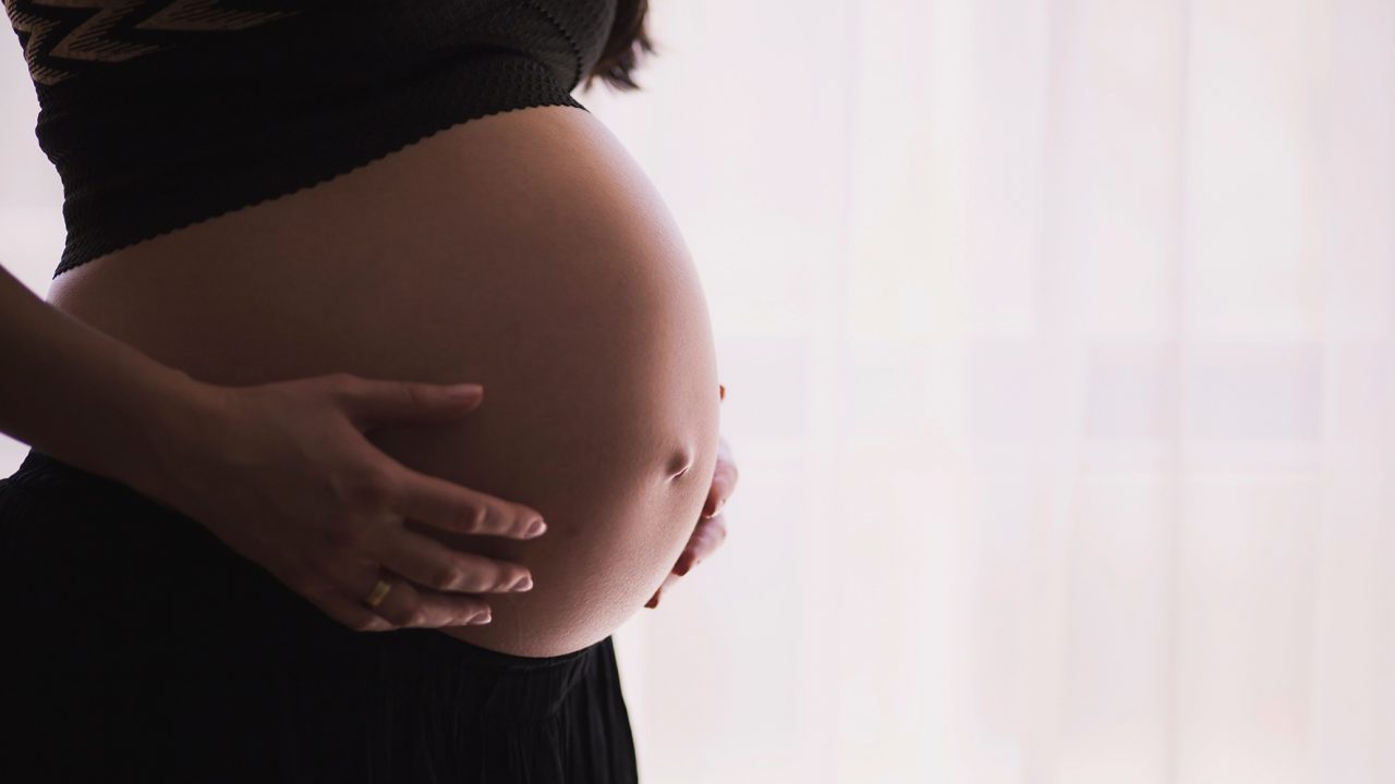 Εγκυμοσύνη: Ο επικίνδυνος συνδυασμός που μπορεί να παχύνει το παιδί