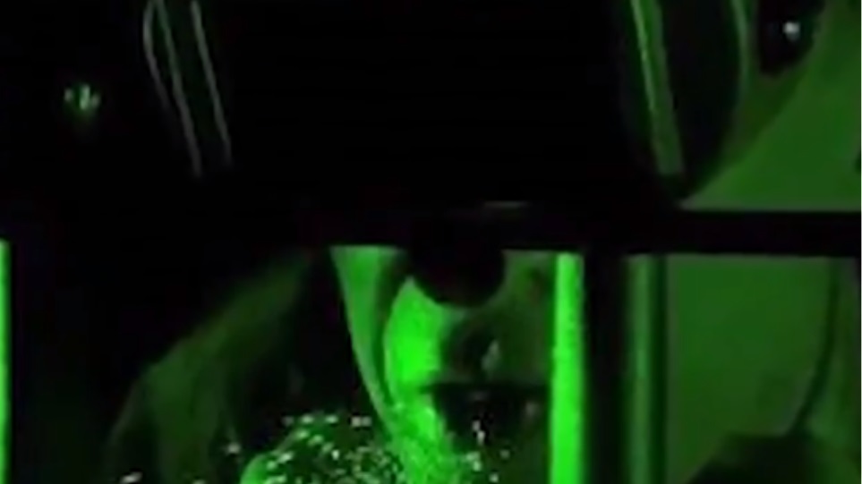 Κορωνοϊός: Βίντεο δείχνει πόσα σταγονίδια σάλιου μένουν στον αέρα κατά την ομιλία με και χωρίς μάσκα