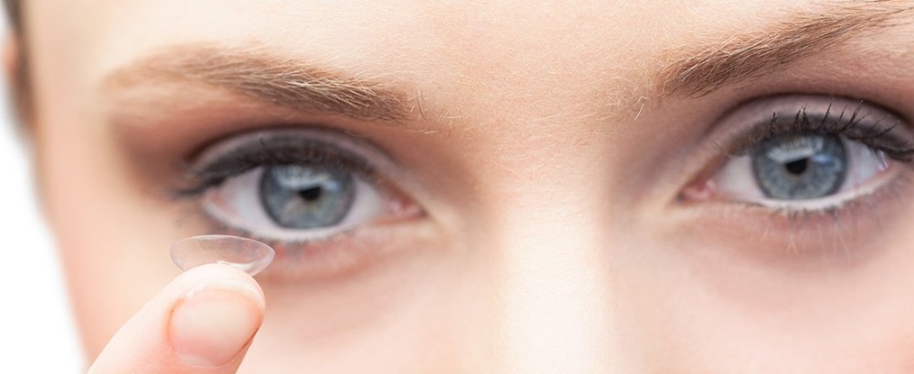 Κορωνοϊος – Μάτια: Πότε είναι καλύτερα να μη φοράμε φακούς επαφής