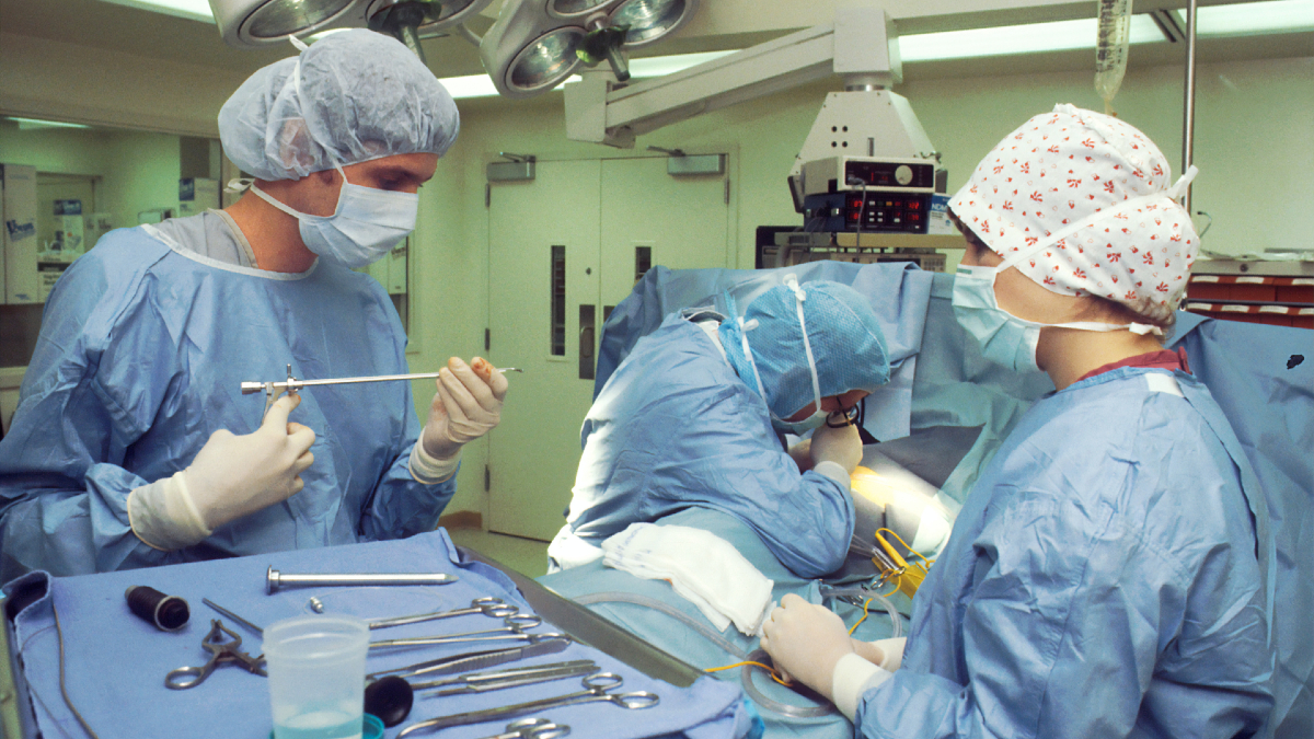 Αμοιβές Χειρουργών: Έως ποιο ύψος τις καλύπτουν οι ασφαλιστικές εταιρίες