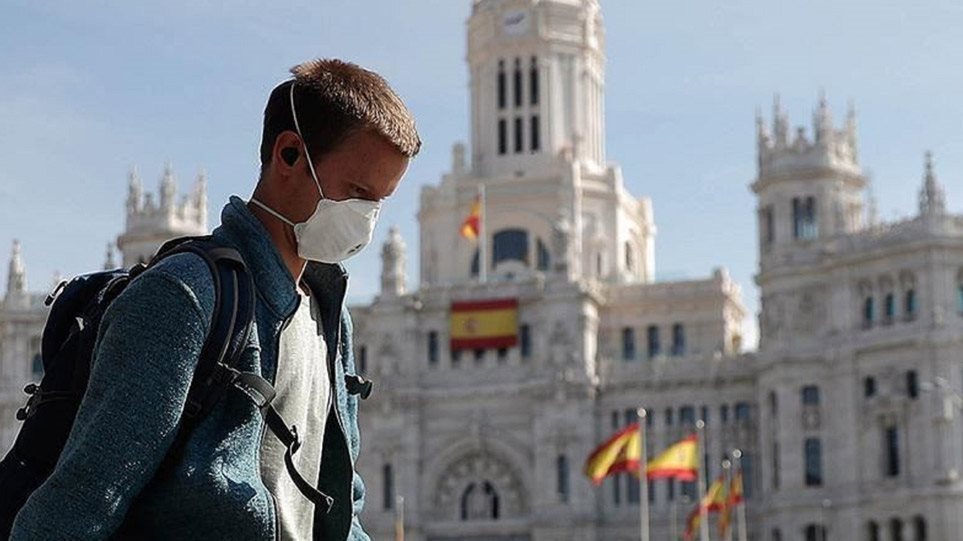 Ισπανία: Πρόστιμο 100 ευρώ σε όσους δεν φοράνε μάσκα