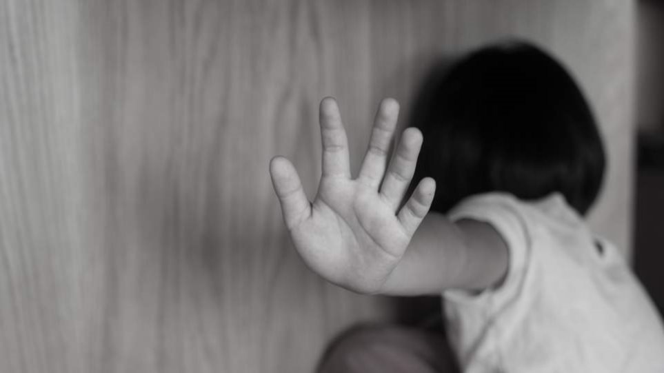 Έρευνα: Οκτώ στους δέκα θα αντιδρούσαν στην παιδική κακοποίηση