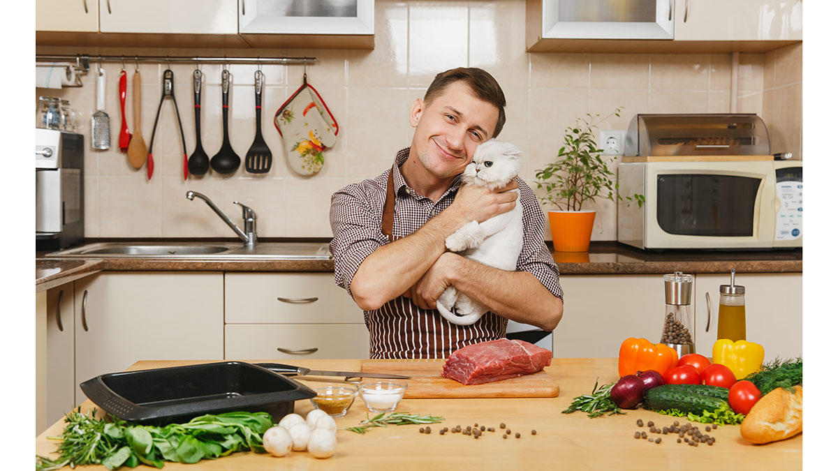 Γάτα: Τι να τρώει για να έχει λαμπερό και υγιές τρίχωμα