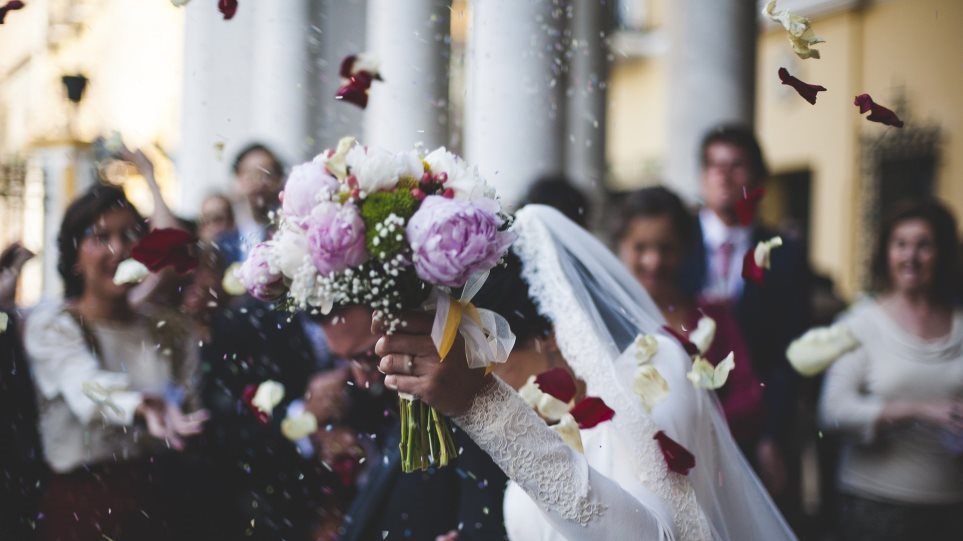 Τσακρής: Ιδιαίτερη προσοχή σε γάμους και βαφτίσια – Παράθυρο για χρήση μάσκας