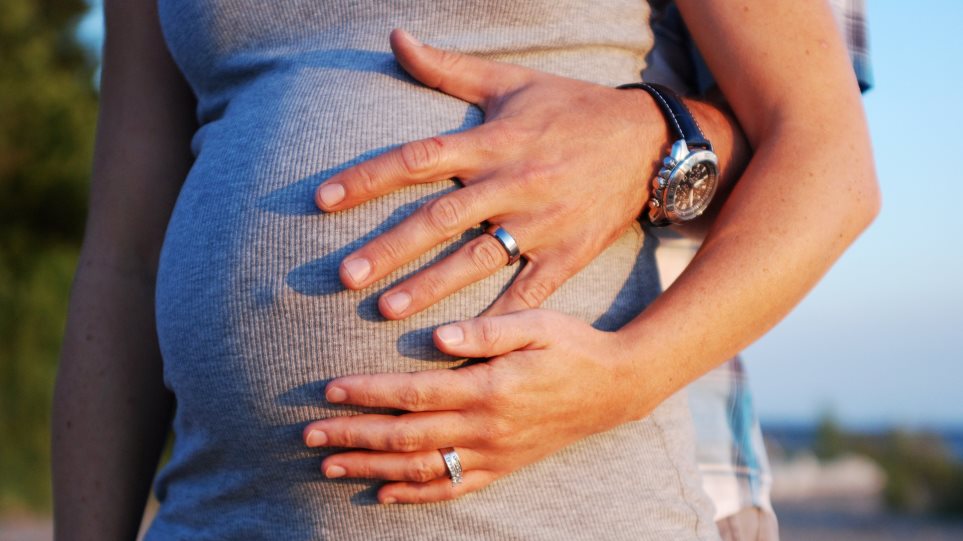 Κορωνοϊός και εγκυμοσύνη: Το «αποτύπωμα» του ιού στον πλακούντα
