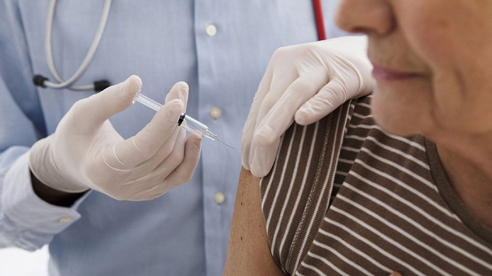 Γρίπη – Εμβόλια: Πόσα έχουν συνταγογραφηθεί και πόσοι έχουν εμβολιαστεί ήδη