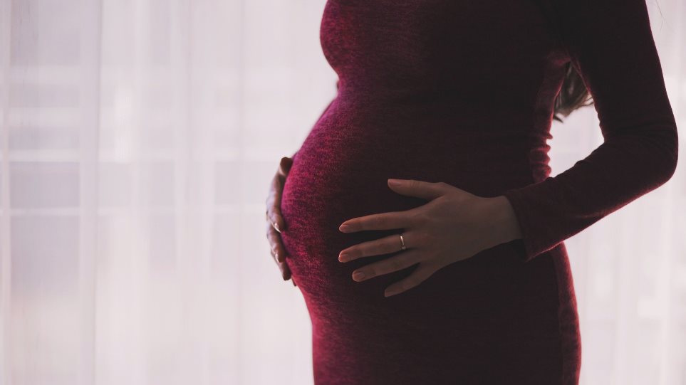 Κορωνοϊός: Ποιους κινδύνους κρύβει η Covid-19 για τις έγκυες γυναίκες;