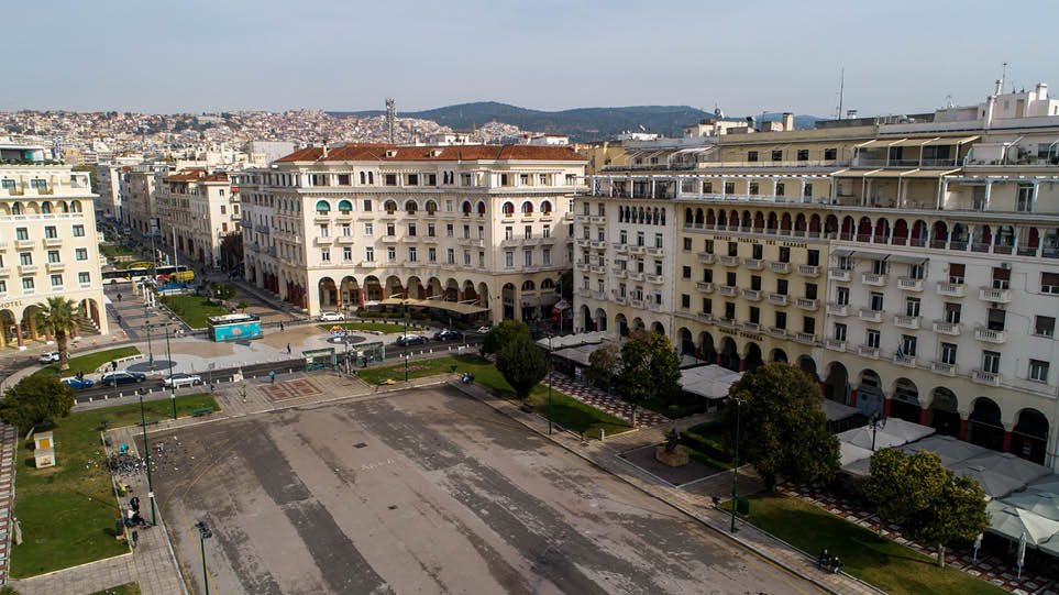Θεσσαλονίκη: Φόβος για «εικόνες Μπέργκαμο» – Μάχη για να μην καταρρεύσει το ΕΣΥ στην πόλη