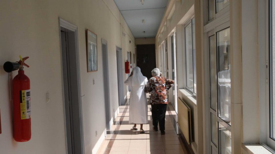 Συρροή κρουσμάτων σε γηροκομείο στη Νίκαια – Στο «Τζάνειο» δύο ηλικιωμένοι