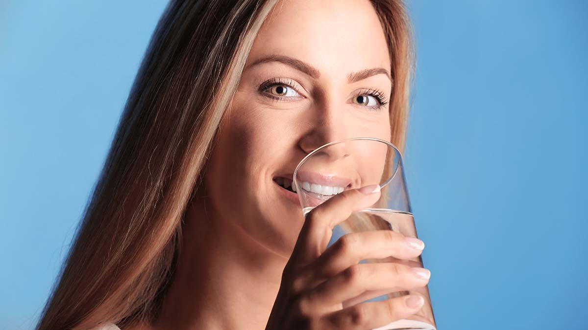 Τι κερδίζετε πίνοντας ένα ποτήρι νερό κάθε πρωί