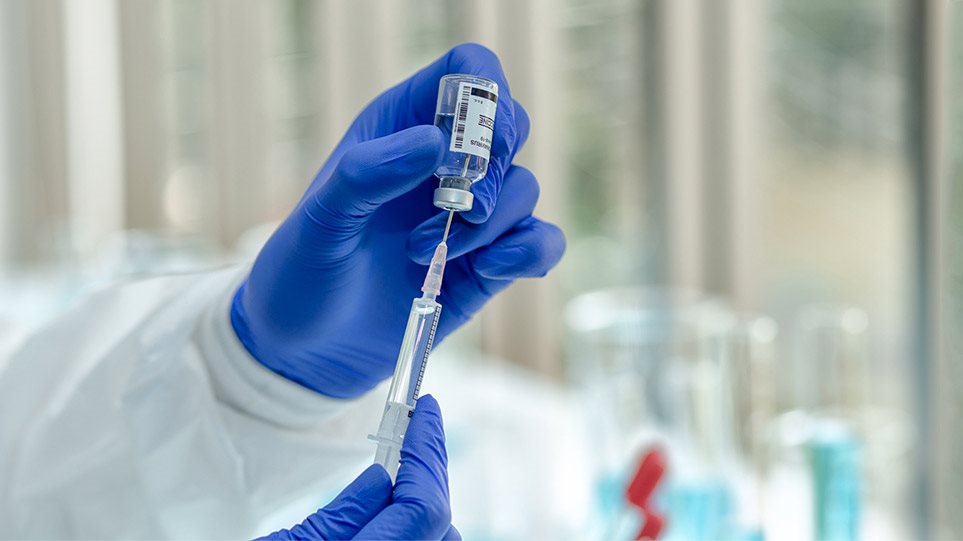 Κορωνοϊός: Πόσο αποτελεσματικά είναι τα εμβόλια στον περιορισμό της μετάδοσης του ιού
