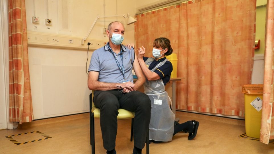 Κορωνοϊός – Βρετανία: Ένας στους 330 εμβολιασμένους παρουσίασε παρενέργειες κι αυτές ήταν ήπιες
