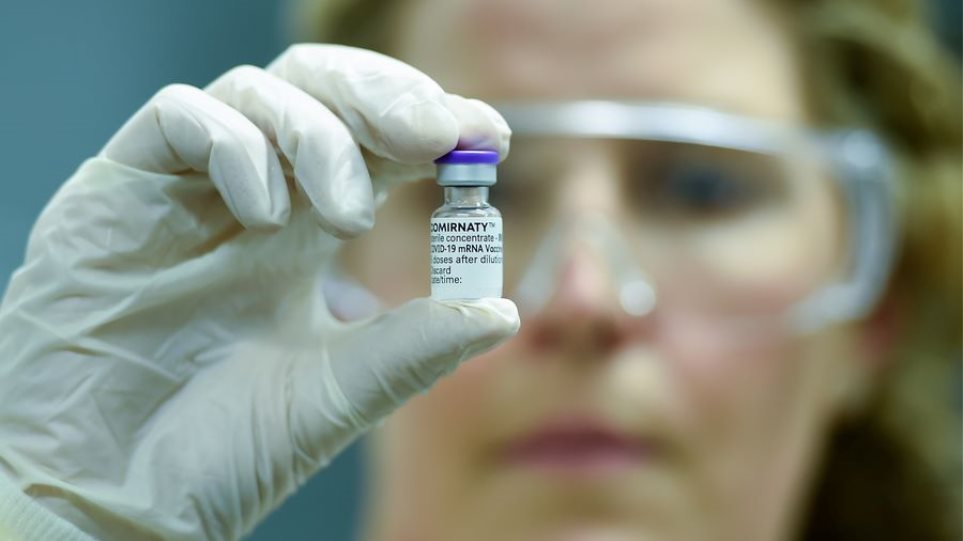 Τρίτη δόση του εμβολίου κατά του κορωνοϊού για τη νοτιοαφρικανική μετάλλαξη ετοιμάζουν Pfizer / BioNTech