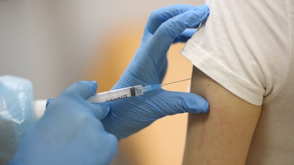 Πότε θα υπάρξει «τείχος ανοσίας» – Πλησιάζουν το 1 εκατομμύριο οι εμβολιασμένοι στη χώρα
