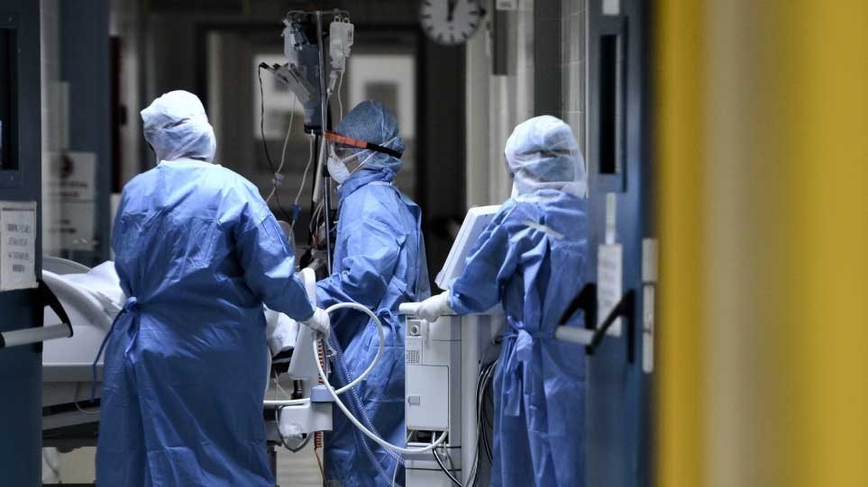 Έσπασε το «φράγμα» των 5.000 νοσηλευόμενων σε νοσοκομεία