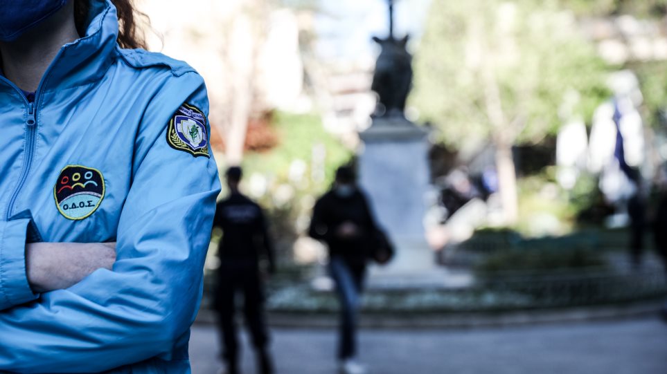 Κορωνοϊός: Επτά συλλήψεις και 295 παραβάσεις στο Περιστέρι και στην πλατεία Αγίου Γεωργίου στην Κυψέλη