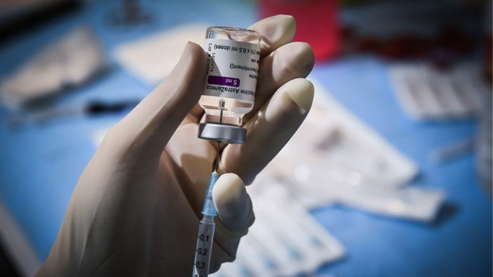 Πανελλήνιος Ιατρικός Σύλλογος: Να εμβολιαστούν άμεσα οι φοιτητές του πέμπτου έτους της Ιατρικής