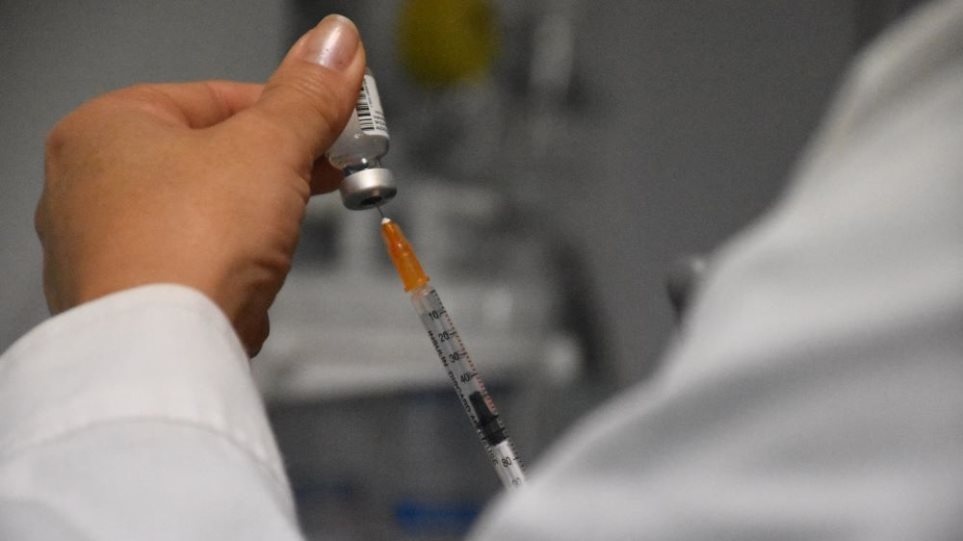 Εμβολιασμός: Ερευνάται περιστατικό θρόμβωσης σε 45χρονη από τη Θήβα