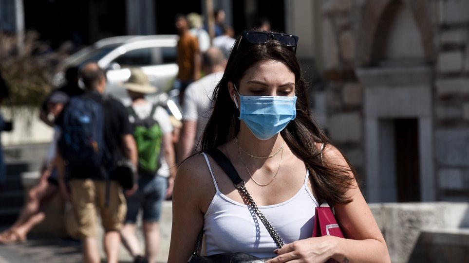Κορωνοϊός – ΕΚΠΑ: Σύγχυση από τις οδηγίες των CDC για τη μη χρήση μάσκας – Τι ισχύει