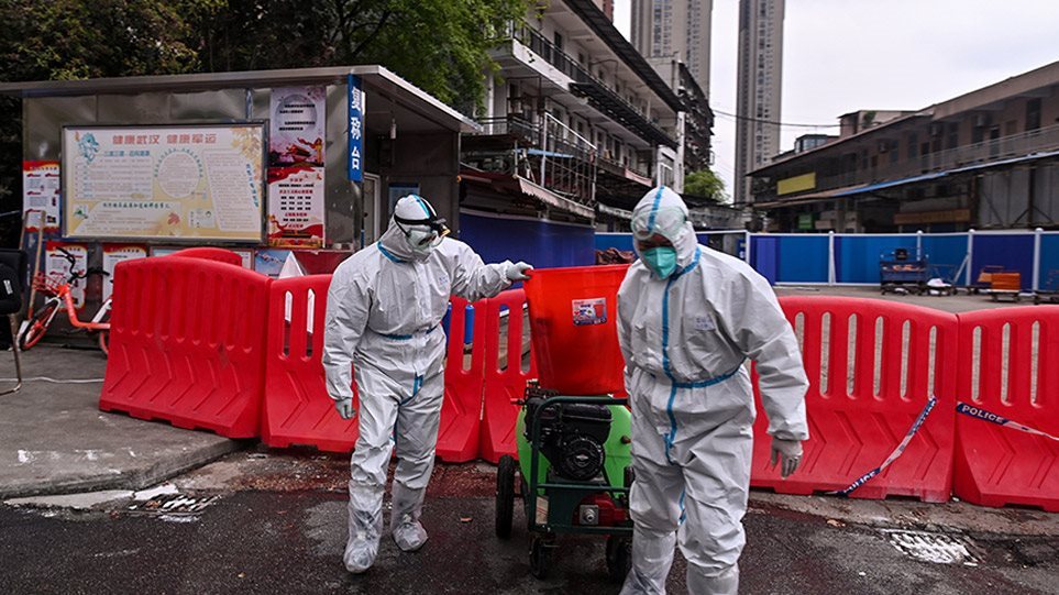 Πώς ξέσπασε η πανδημία – Γιατί οι βρετανικές μυστικές υπηρεσίες «βλέπουν» διαρροή του ιού από εργαστήριο στην Ουχάν