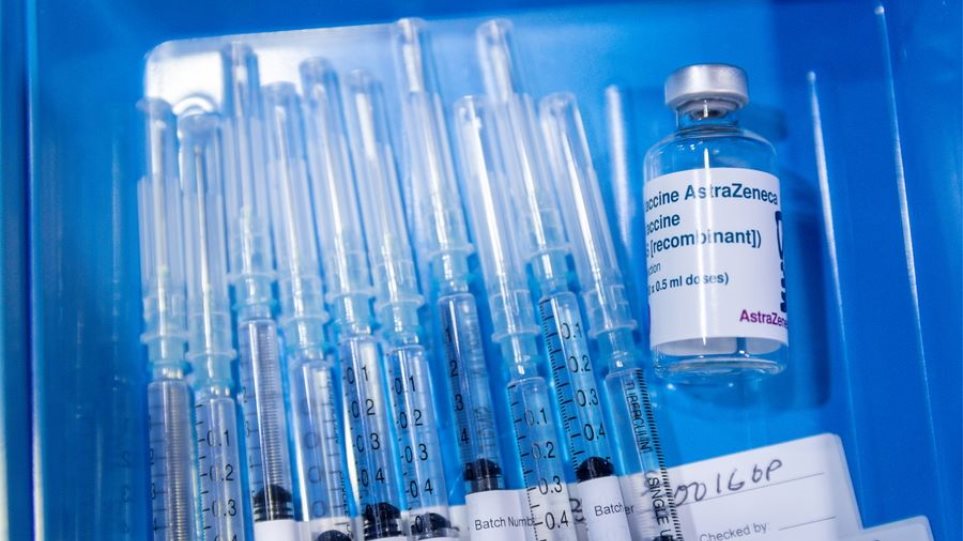 Εμβόλιο AstraZeneca – EMA: Τι συστήνεται για όσους εμφανίσουν θρομβώσεις ή χαμηλά αιμοπετάλια