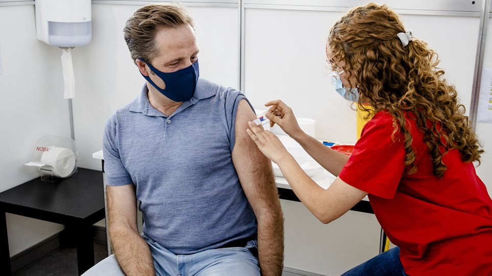 Εμβολιασμοί: 8 ερωταπαντήσεις για τις πιθανές μελλοντικές δόσεις των εμβολίων