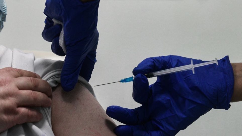 Έρευνα: Ο εμβολιασμός των ενηλίκων φαίνεται να προστατεύει τα ανεμβολίαστα παιδιά