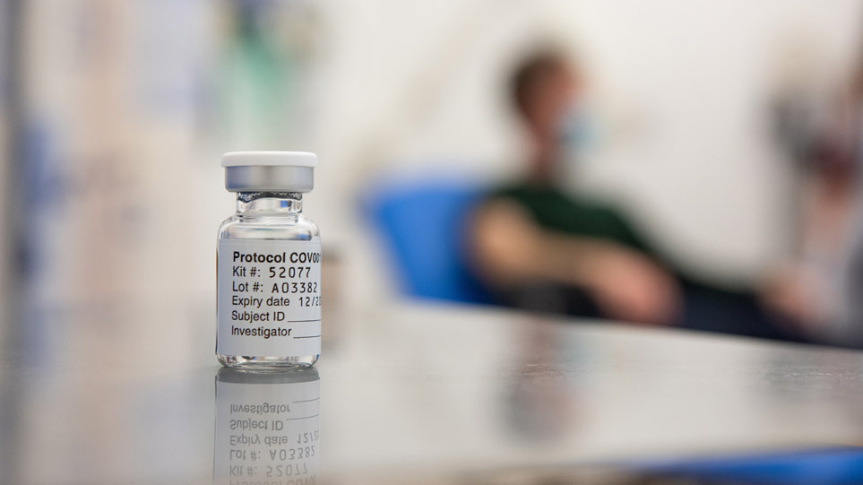 Καταγγελία για το AstraZeneca: «Ο αδελφός μας έπεσε σε κώμα 10 μέρες μετά τον εμβολιασμό»