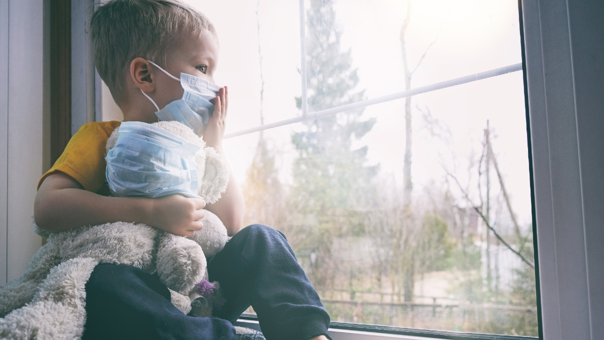 Κορωνοϊός: Τι «αφήνει» η λοίμωξη στα παιδιά – Πότε υποχωρούν τα συμπτώματα