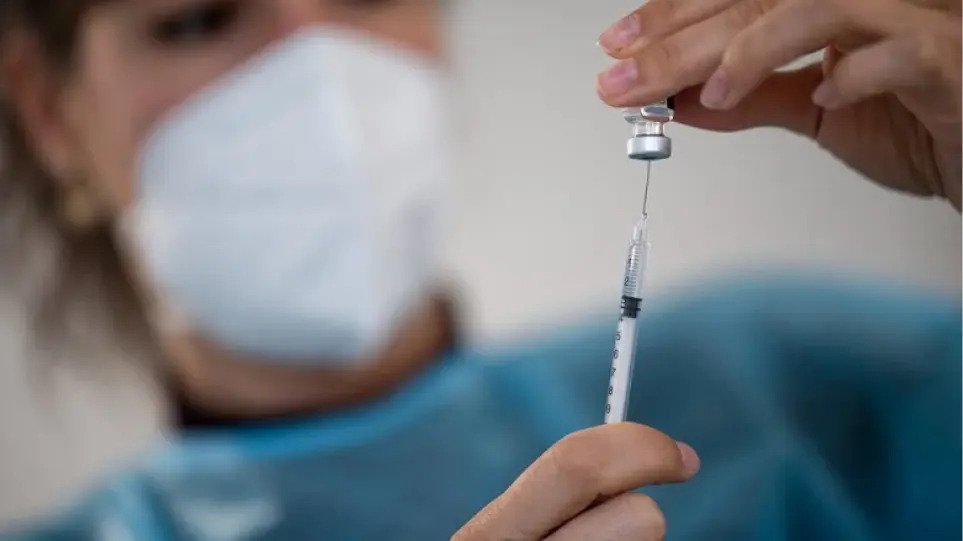 ΗΠΑ: Το 70% των ενηλίκων έχει κάνει τουλάχιστον μία δόση του εμβολίου για τον κορωνοϊό