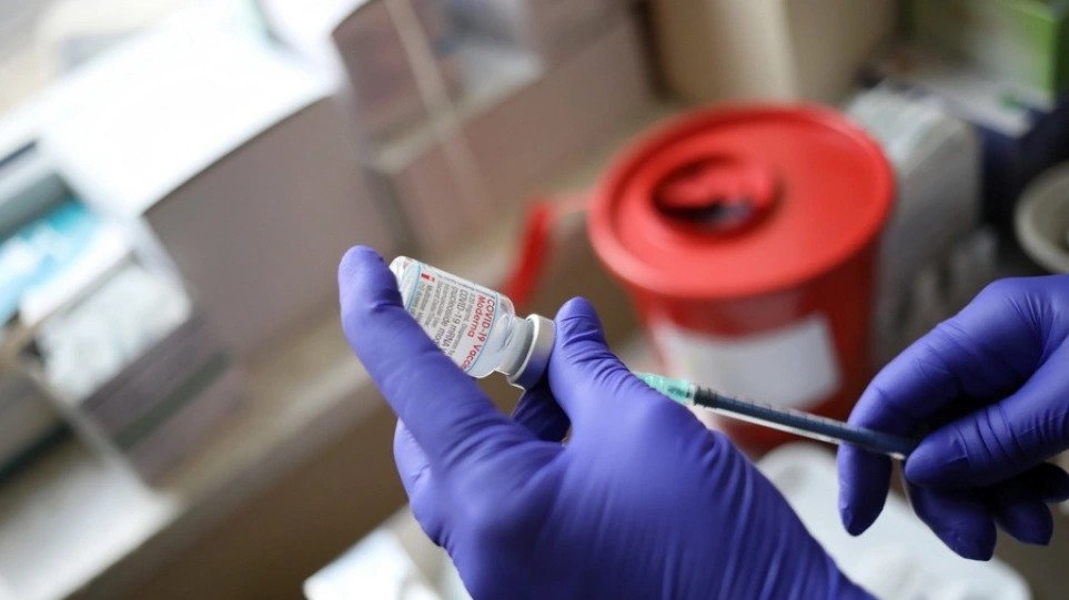 Ιαπωνία: Δύο άνθρωποι πέθαναν αφού εμβολιάστηκαν με Moderna – Οι ελαττωματικές παρτίδες ανακλήθηκαν