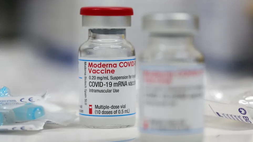 Ιαπωνία: Αποσύρθηκε παρτίδα εμβολίων της Moderna μετά τον εντοπισμό μαύρων σωματιδίων