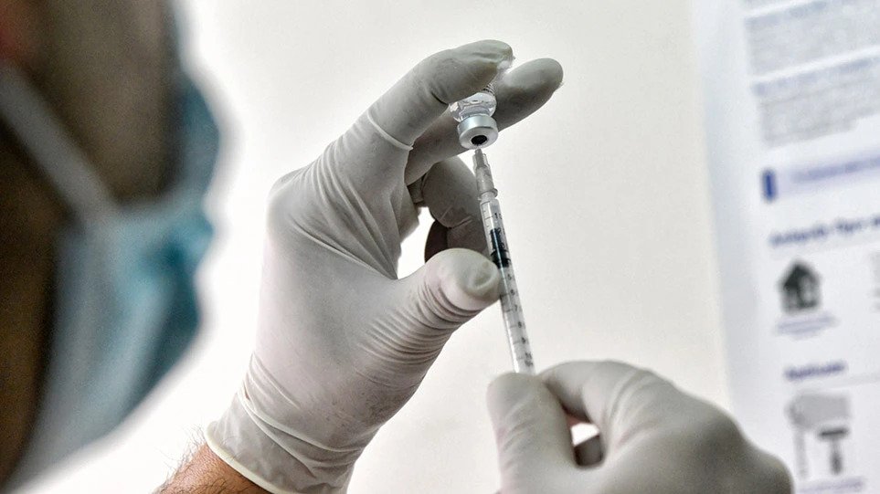 Εικονικοί εμβολιασμοί: Σφίγγει ο κλοιός των ερευνών – Στον Παλαμά Καρδίτσας κλιμάκιο της ΕΛ.ΑΣ