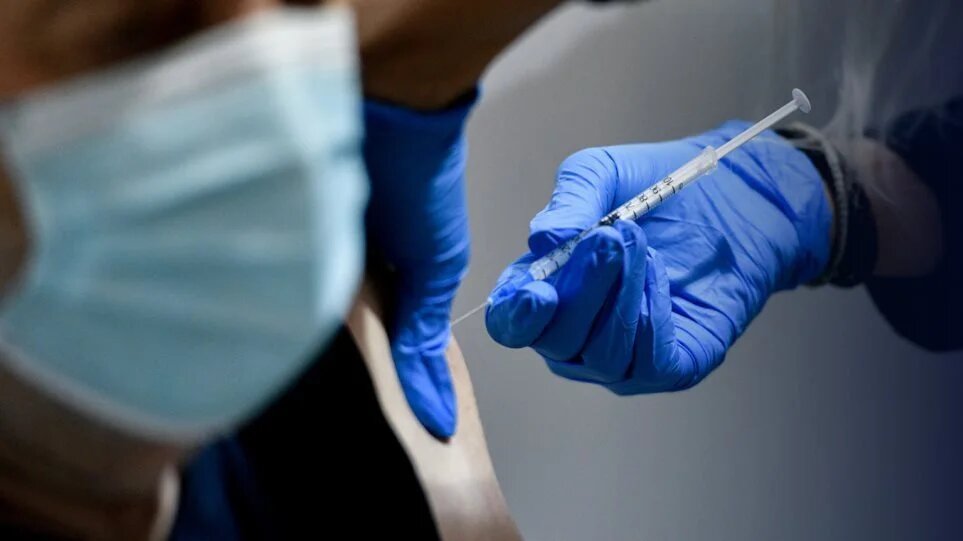 Κορωνοϊός: Ποιες ευπαθείς ομάδες κινδυνεύουν περισσότερο, αν και έχουν εμβολιαστεί πλήρως