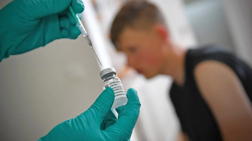 Ο FDA δίνει έγκριση για εμβολιασμό τρίτης δόσης με Pfizer στους 16 και 17 ετών