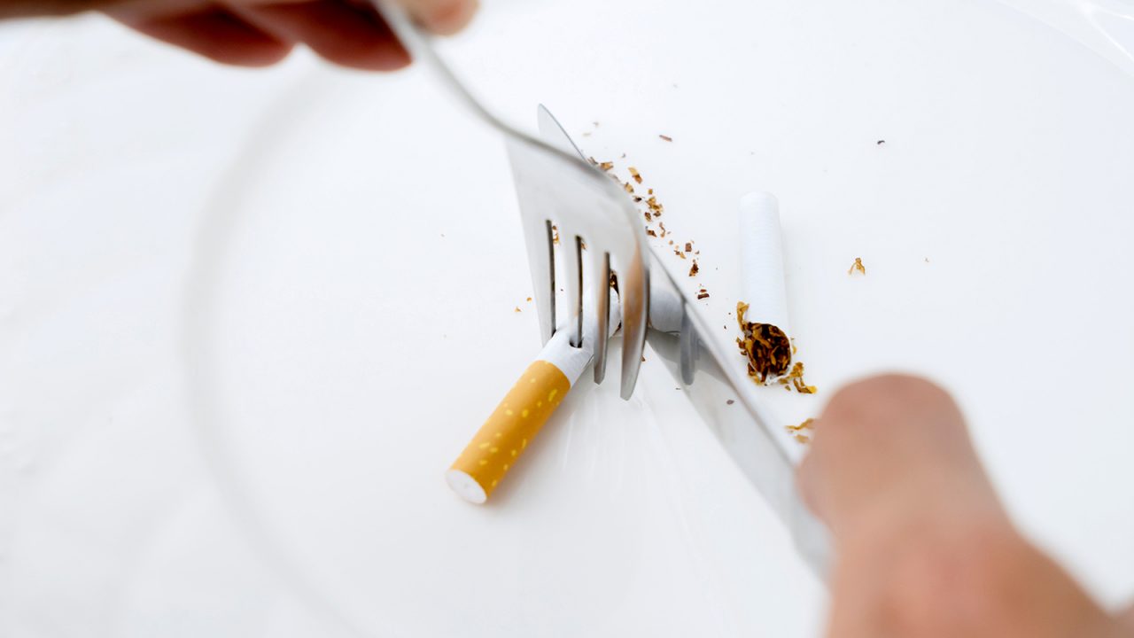 Να γιατί τρώμε πρόχειρο φαγητό και παχαίνουμε όταν κόβουμε το τσιγάρο