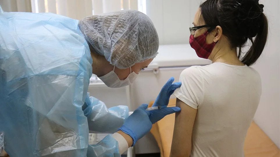 Έρευνα – ΕΚΠΑ: Ένας στους τρεις που δίσταζε να εμβολιαστεί τελικά το έκανε – Πόσοι αρνούνται κατηγορηματικά